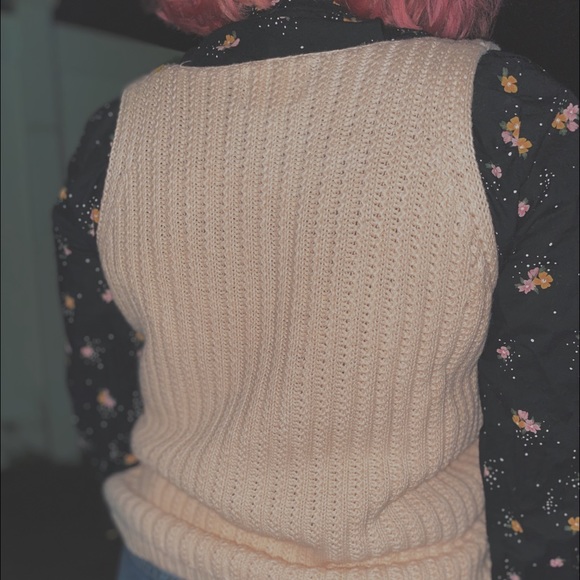 GAP SWEATER VEST - Picture 3 of 6